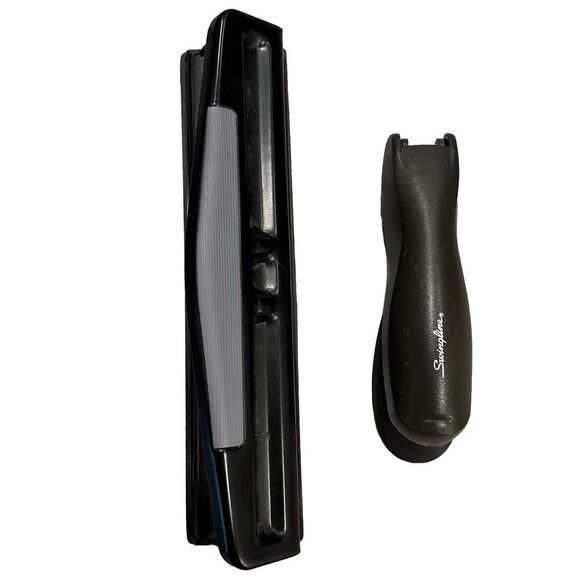 Stapler and 3 hole punch - Picture 2 of 2